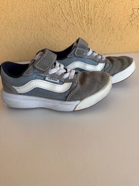 Vans Kids Grey and White Low-Top Skate Sneakers Size 10.5